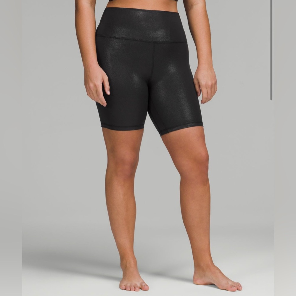 NWOT Lululemon HR 8” High Shine Short in Black - Size 10